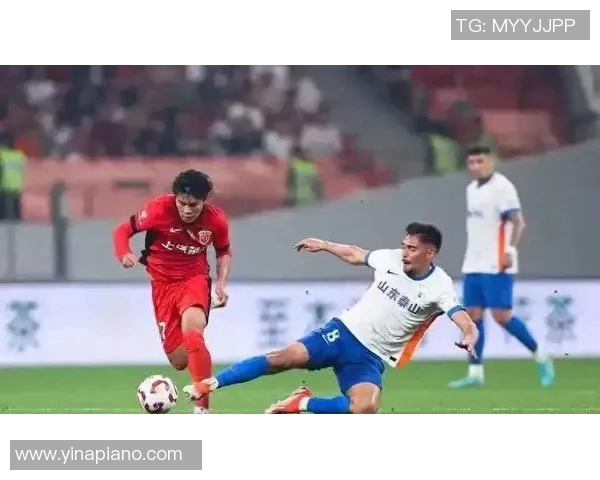 中超焦点战:上海海港对阵广州恒大的精彩回顾 中超焦点战:上海海港对阵广州恒大的精彩回顾